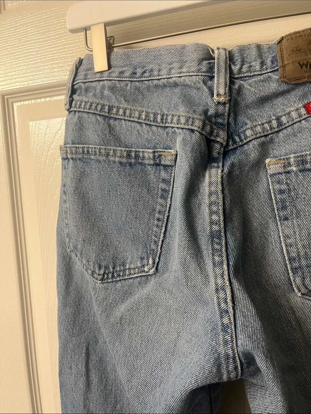 Wrangler 965T1SL Lightwash Distressed Straight Leg Denim Jeans